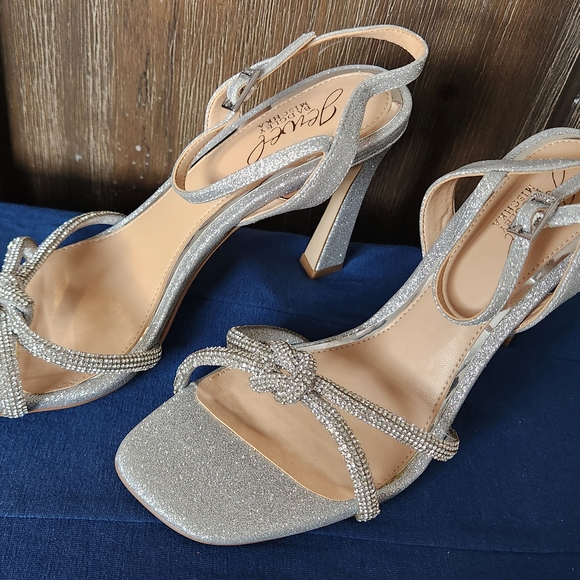 Badgley Mischka Glittering Silver Knot Heels - Picture 4 of 7